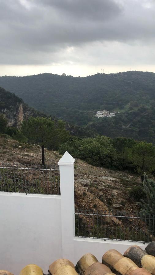 Stylish 3 Bed House 2 Bathrooms, With Patio, Roof Terrace And Communal Pool 5 Minutes Away From The Beautiful Spanish White Village Of Casares Pueblo And Only 20 Mins From The Sea Zewnętrze zdjęcie