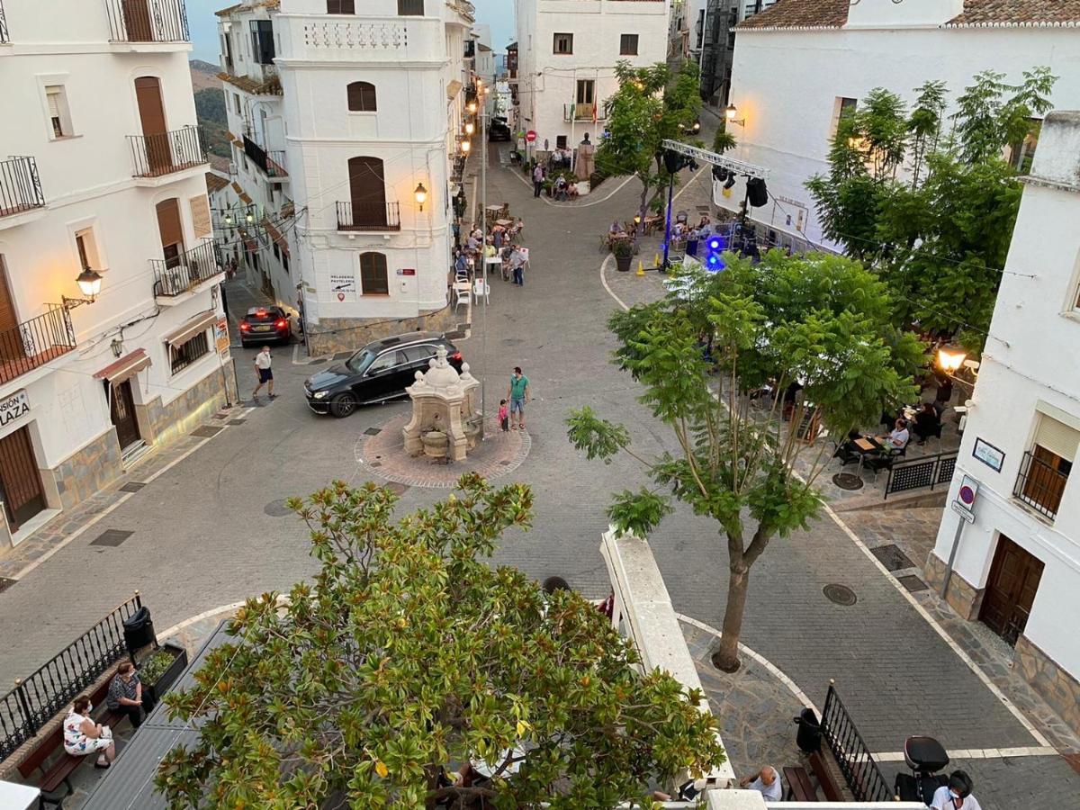 Stylish 3 Bed House 2 Bathrooms, With Patio, Roof Terrace And Communal Pool 5 Minutes Away From The Beautiful Spanish White Village Of Casares Pueblo And Only 20 Mins From The Sea Zewnętrze zdjęcie