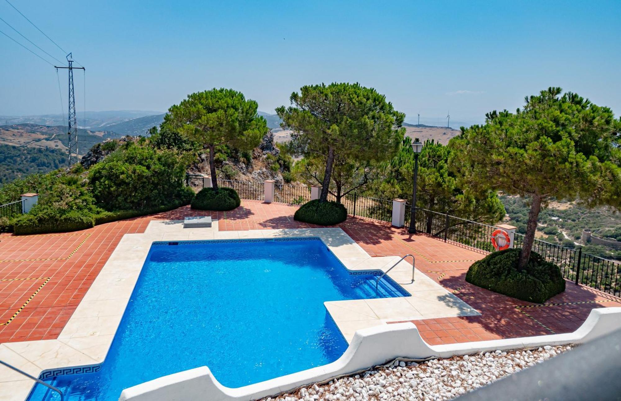Stylish 3 Bed House 2 Bathrooms, With Patio, Roof Terrace And Communal Pool 5 Minutes Away From The Beautiful Spanish White Village Of Casares Pueblo And Only 20 Mins From The Sea Zewnętrze zdjęcie