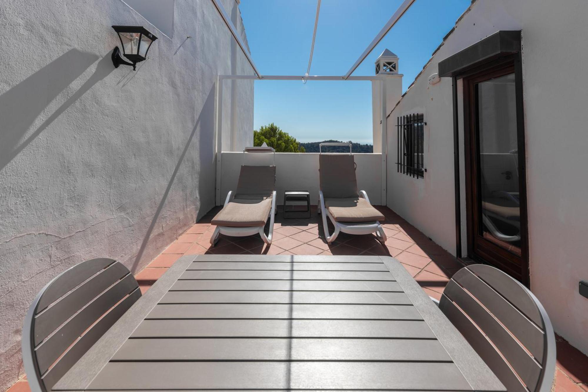 Stylish 3 Bed House 2 Bathrooms, With Patio, Roof Terrace And Communal Pool 5 Minutes Away From The Beautiful Spanish White Village Of Casares Pueblo And Only 20 Mins From The Sea Zewnętrze zdjęcie