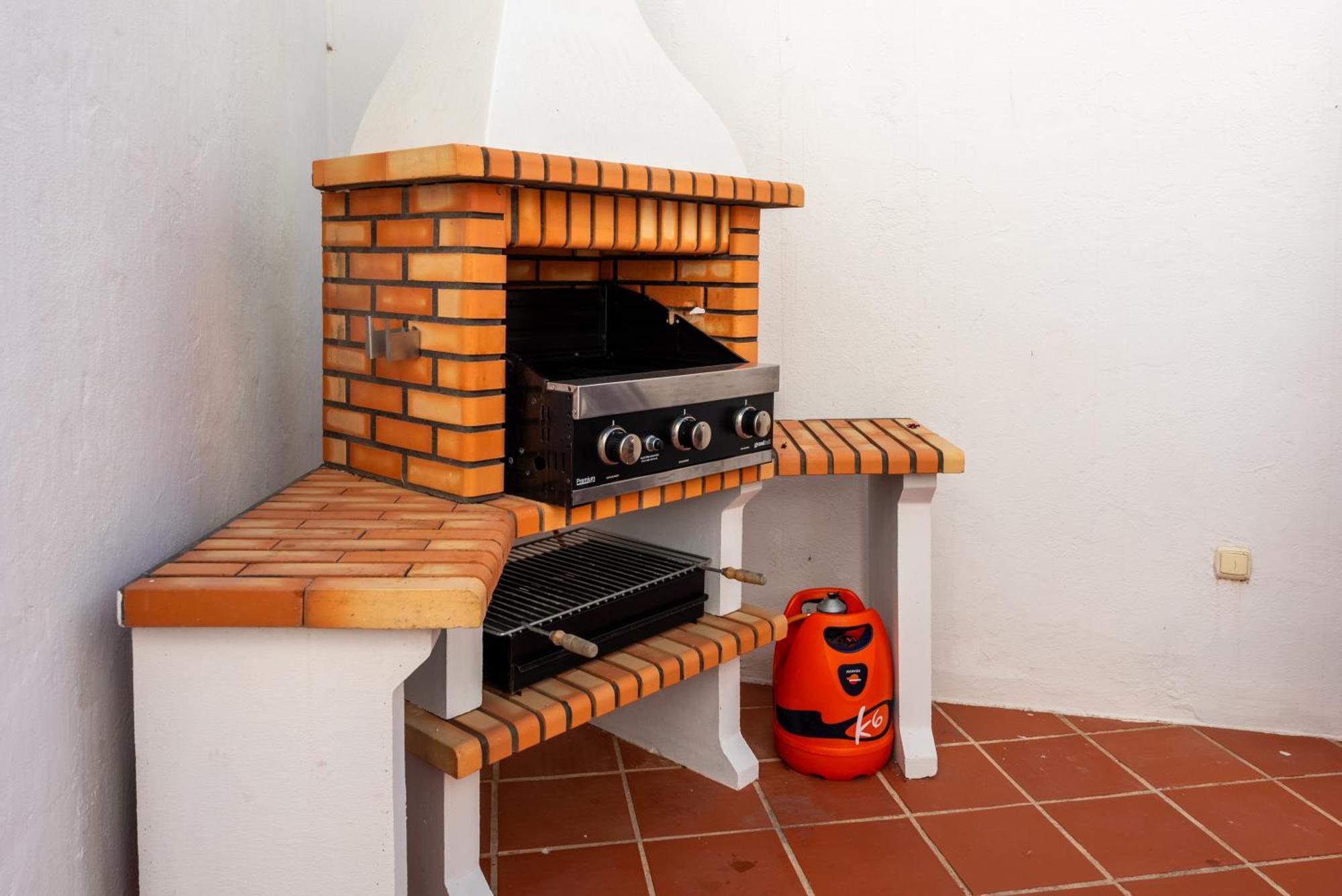 Stylish 3 Bed House 2 Bathrooms, With Patio, Roof Terrace And Communal Pool 5 Minutes Away From The Beautiful Spanish White Village Of Casares Pueblo And Only 20 Mins From The Sea Zewnętrze zdjęcie