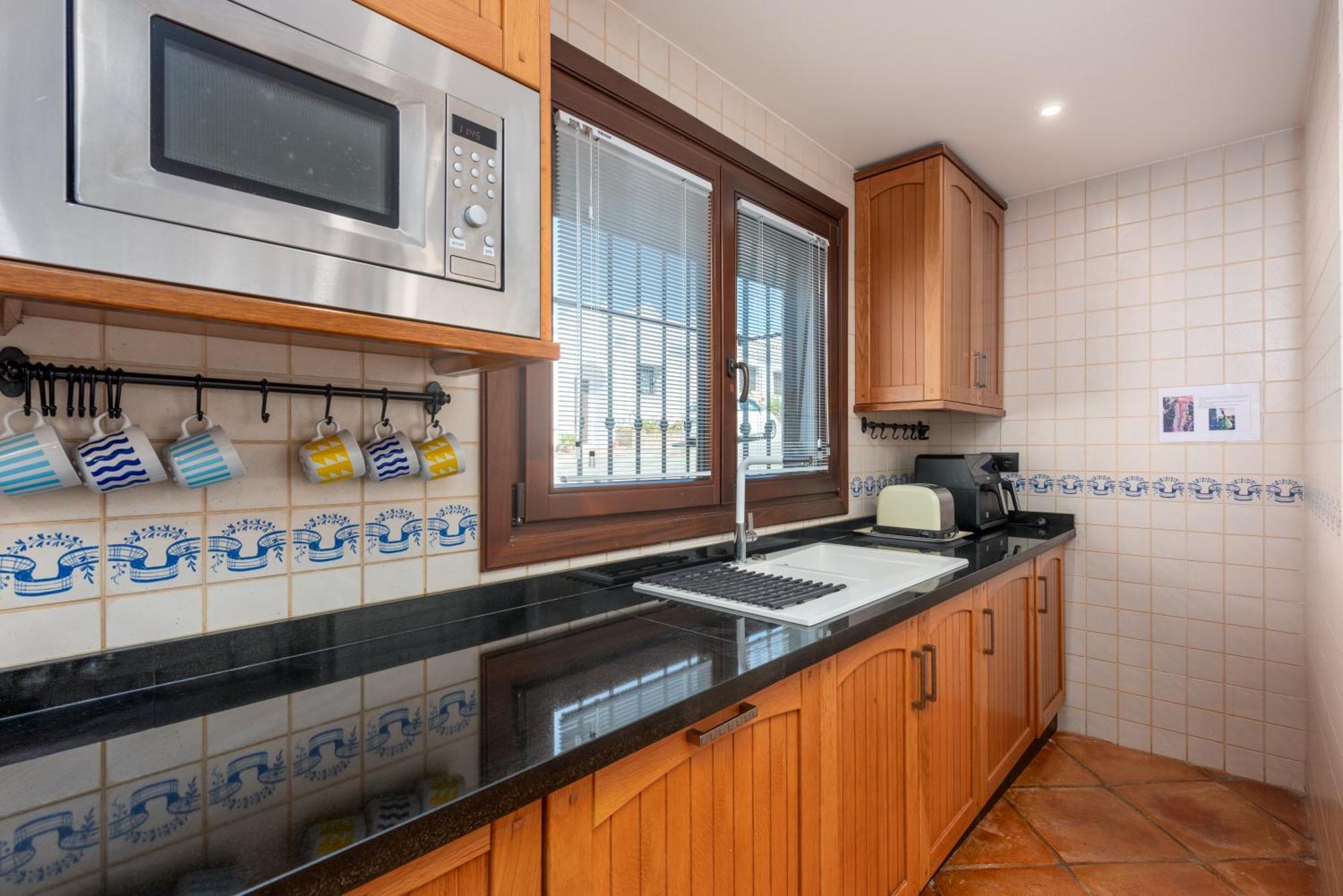Stylish 3 Bed House 2 Bathrooms, With Patio, Roof Terrace And Communal Pool 5 Minutes Away From The Beautiful Spanish White Village Of Casares Pueblo And Only 20 Mins From The Sea Zewnętrze zdjęcie