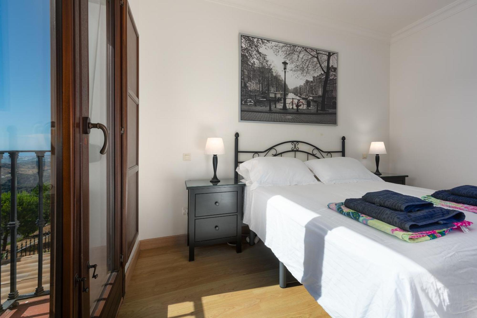 Stylish 3 Bed House 2 Bathrooms, With Patio, Roof Terrace And Communal Pool 5 Minutes Away From The Beautiful Spanish White Village Of Casares Pueblo And Only 20 Mins From The Sea Zewnętrze zdjęcie