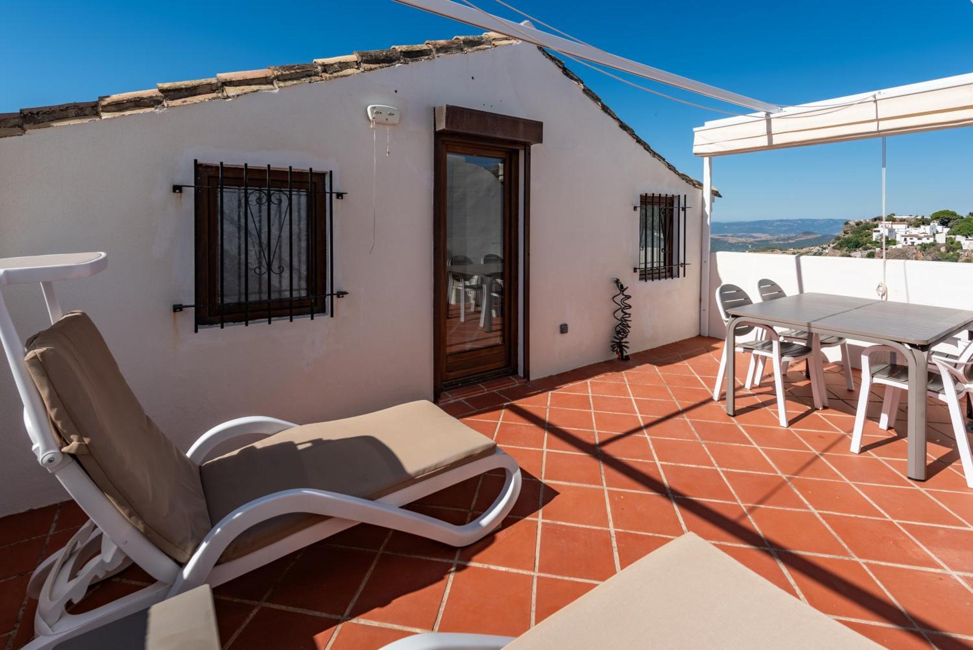 Stylish 3 Bed House 2 Bathrooms, With Patio, Roof Terrace And Communal Pool 5 Minutes Away From The Beautiful Spanish White Village Of Casares Pueblo And Only 20 Mins From The Sea Zewnętrze zdjęcie