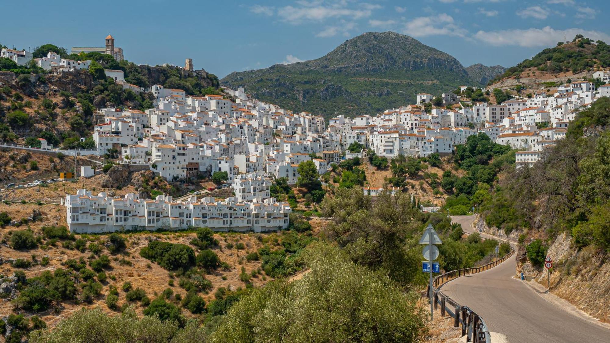 Stylish 3 Bed House 2 Bathrooms, With Patio, Roof Terrace And Communal Pool 5 Minutes Away From The Beautiful Spanish White Village Of Casares Pueblo And Only 20 Mins From The Sea Zewnętrze zdjęcie