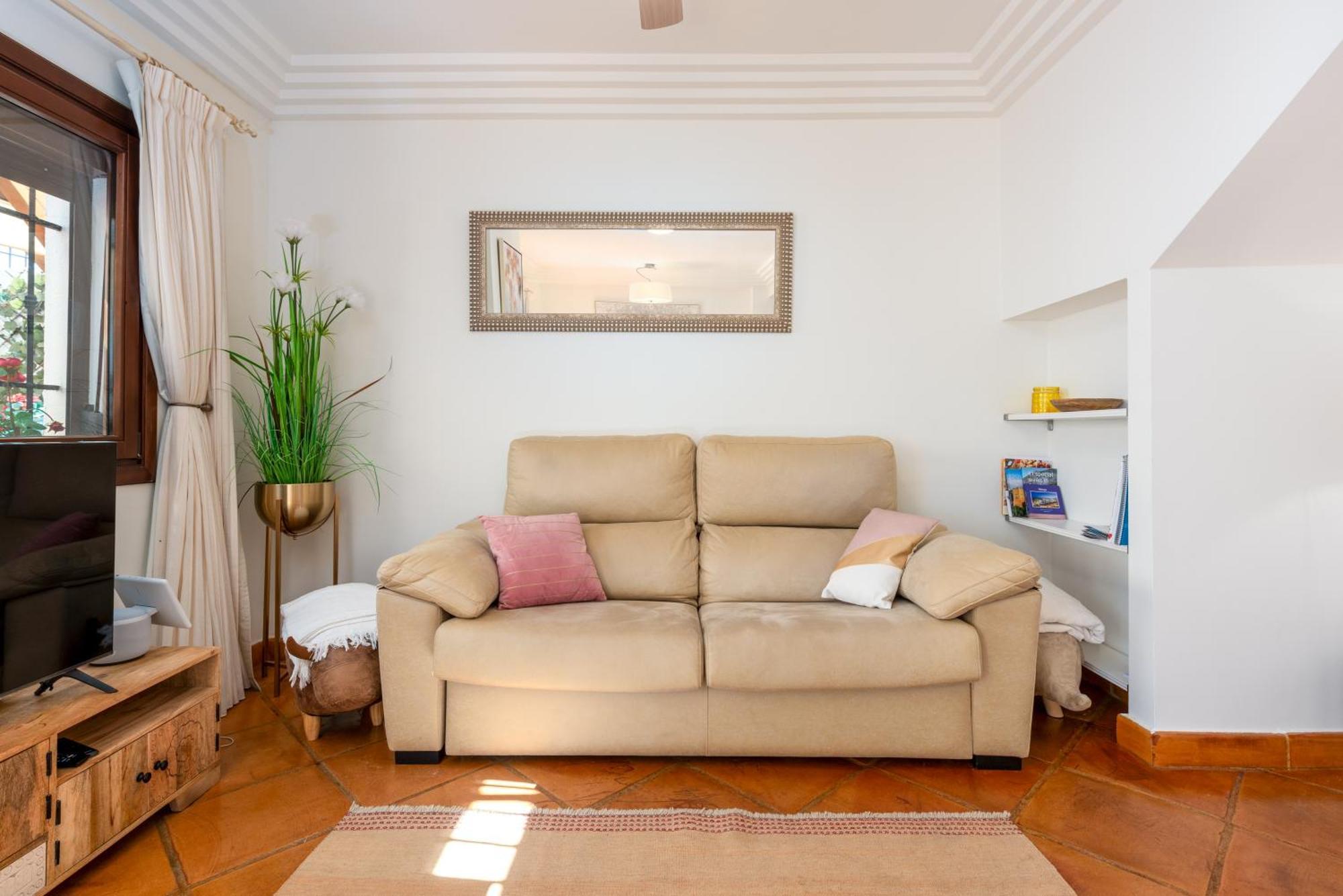 Stylish 3 Bed House 2 Bathrooms, With Patio, Roof Terrace And Communal Pool 5 Minutes Away From The Beautiful Spanish White Village Of Casares Pueblo And Only 20 Mins From The Sea Zewnętrze zdjęcie